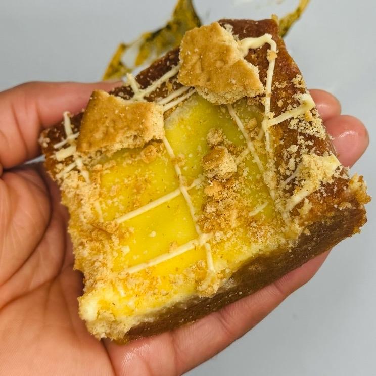 White Chocolate Cheesecake Blondie