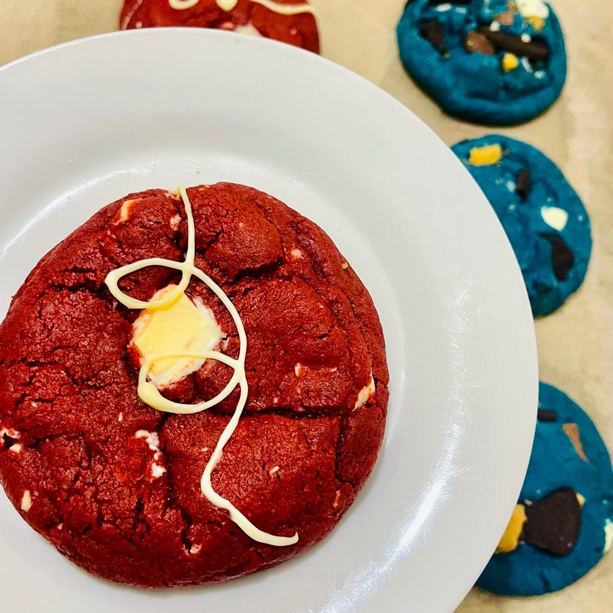 Red Velvet Cookie (Stuffed)