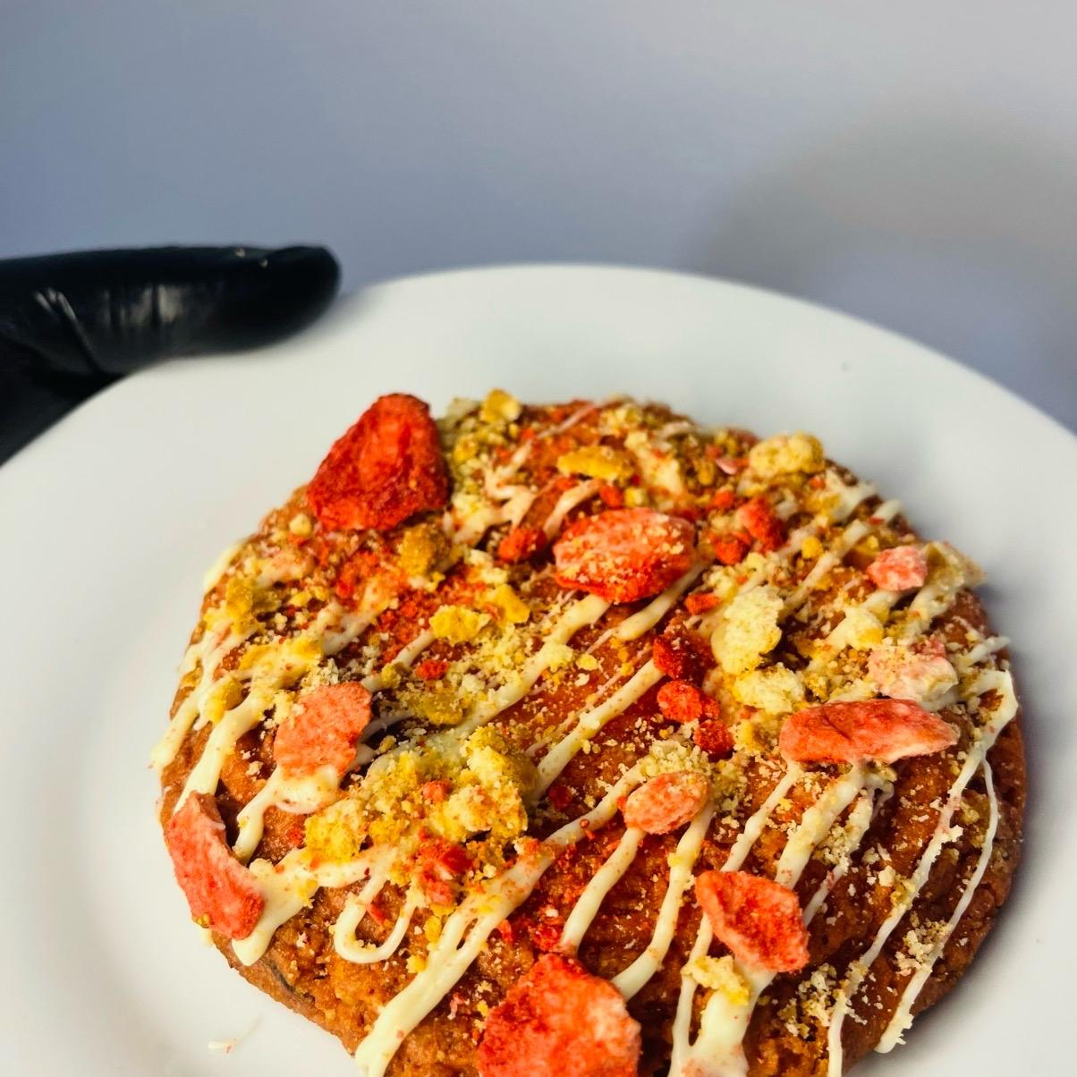 Strawberry Cheesecake Cookie (Stuffed)