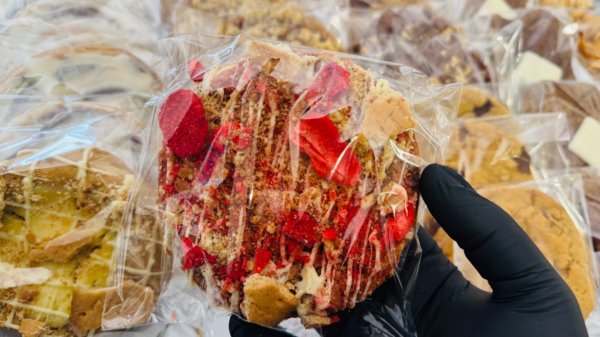 Strawberry Cheesecake Cookie (Stuffed)