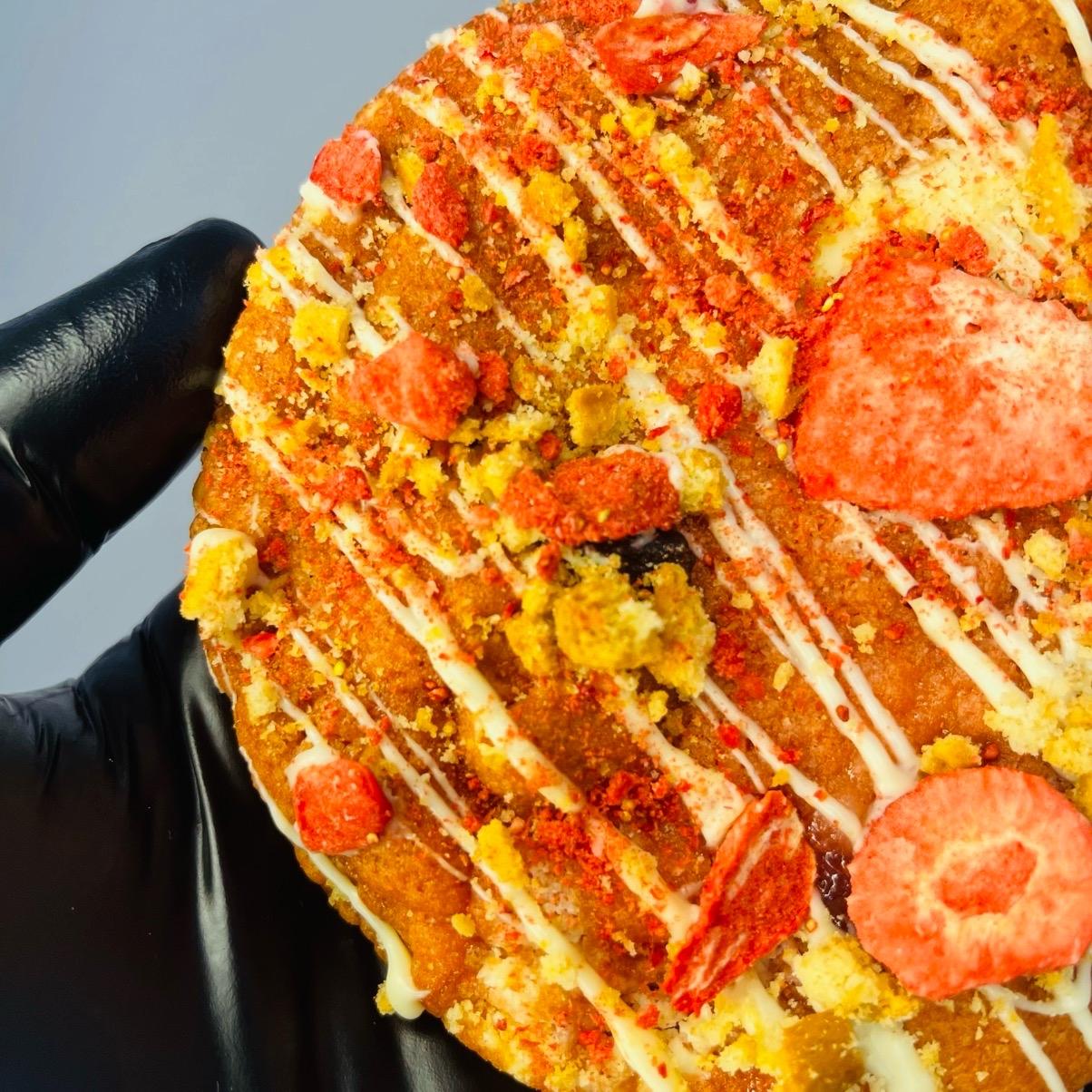 Strawberry Cheesecake Cookie (Stuffed)