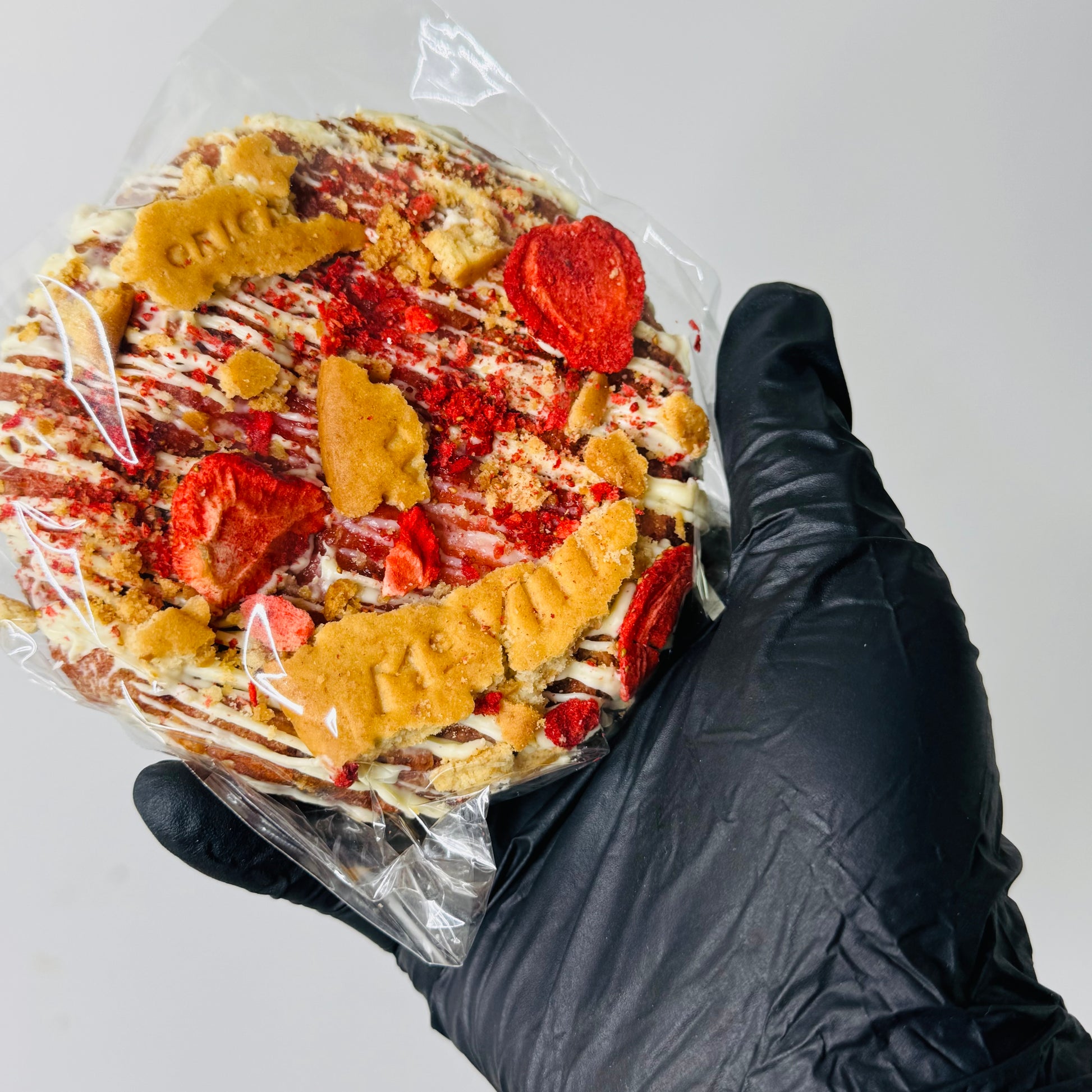 Strawberry Cheesecake Cookie (Stuffed)