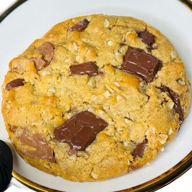 Oat Chocolate Chunk Cookie